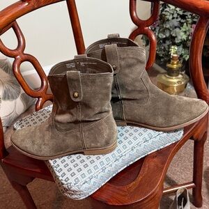 Preloved Great Condition Bass Suede Ankle Boots - Cynthia Brown